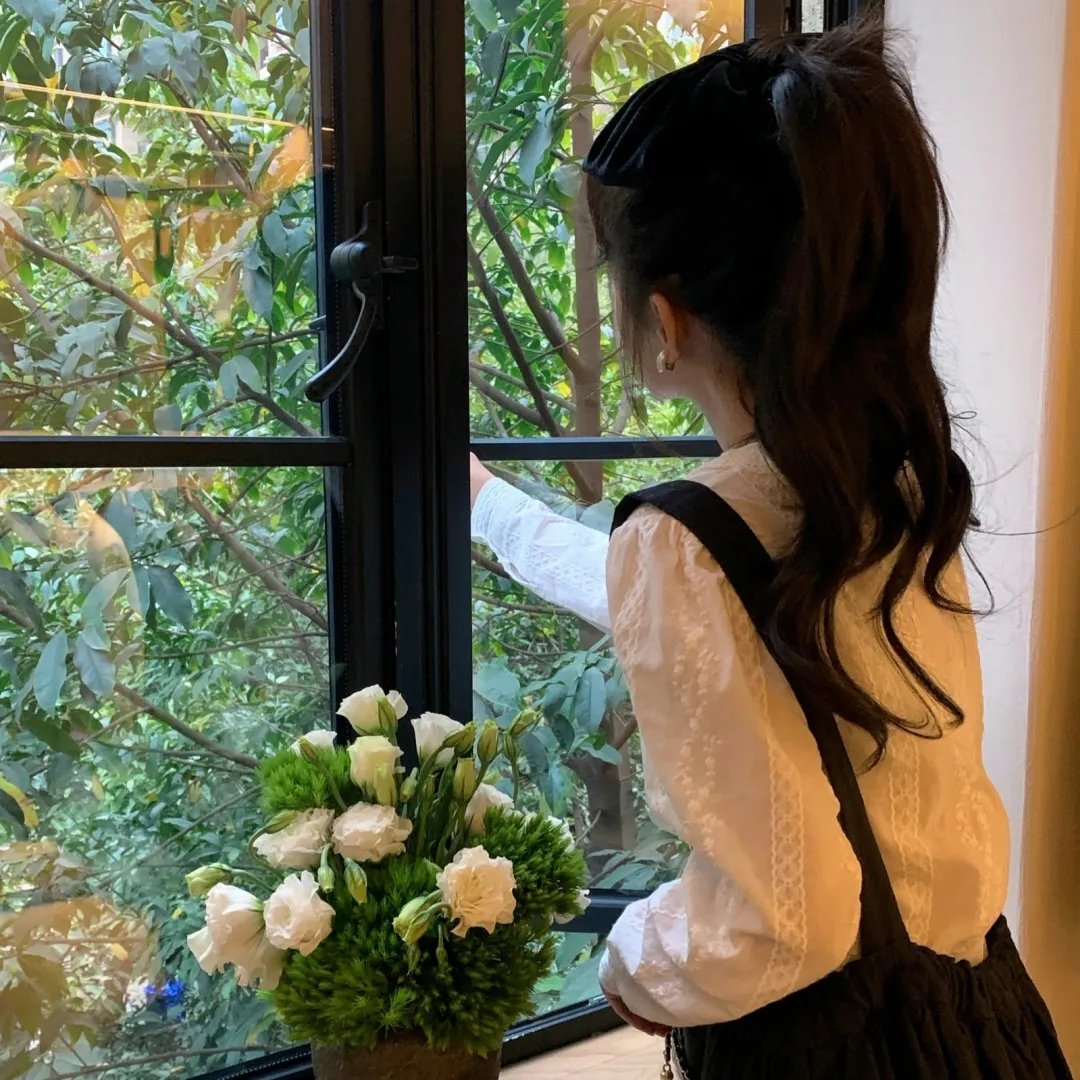 橙色女孩